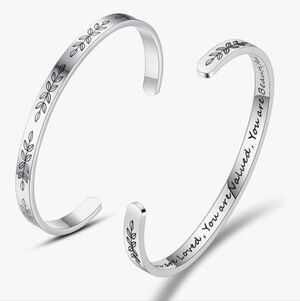 Elegant Silver Leaf Engraved Bracelet